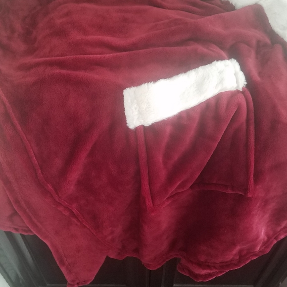 Nwot- cozy plush body wrap - Picture 6 of 7